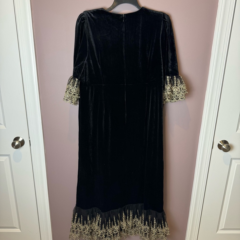 NWT Tuckernuck Pomander Place Black Velvet Lillith Dress - Picture 10 of 13